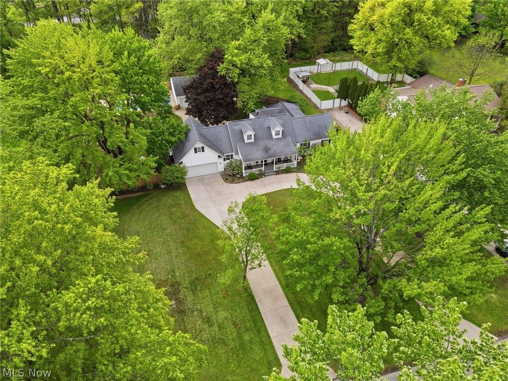 Photo of 175 Henn Hyde Road NE, Howland, OH 44484 (MLS # 5210586)