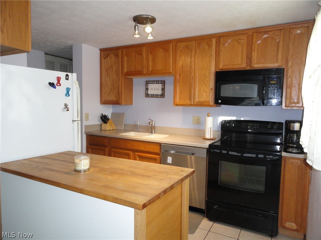 Oakhurst Manor - Residential