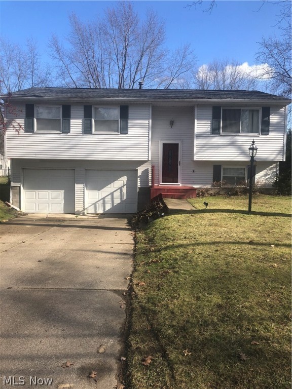 Lovely Bi Level in great condition located in desirable Munroe Falls neighborhood. The living and dining are bright and open to the kitchen plus there's sliders to the deck porch overlooking the large fenced in backyard. Cute kitchen with corian countertops. Good size rec room or work out room, new windows in '08, roof and furnace in '15, water heater in '14, sump pump in '18, dishwasher and carpet in '19. Stow Schools. Warranty included. Nice home!