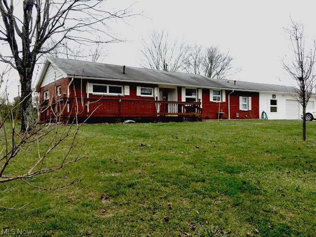 Solid brick ranch in beautiful country setting, three bedrooms, two baths on 2+ acres. Original wood floors and ceramic tile. Both baths have been remodeled. Kitchen has newer cabinets. Schools: PSHS Fire: Volunteer Police: Sheriff LOCKBOX 31669773 Front rail.