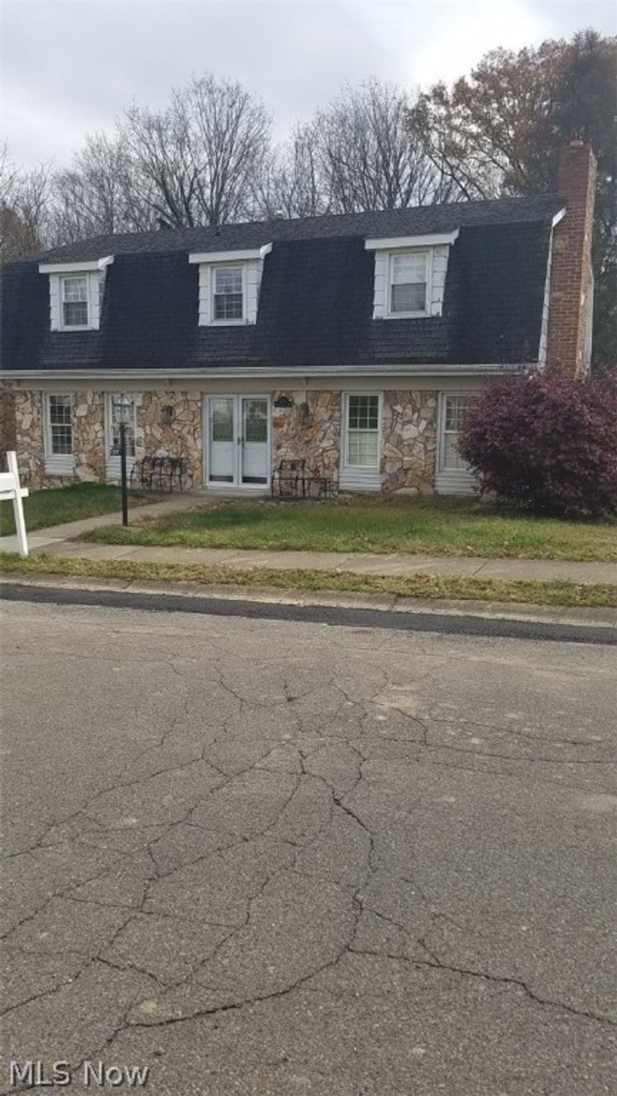 Must See Four Bedroom Home ! 5 minutes to interstate and all amenities. Some TLC will make this your dream home. Purchase offers will be considered prior to auction sale date!     Auction is CANCELLED  Home is PENDING.

TERMS: Sale subject to owner's confirmation. 10% NON-REFUNDABLE deposit down by winning bidder on auction day. Bidder must present a letter of pre-approval at or before registration. No Contingencies in contract. Property sald "AS IS" It is purchaser's responsibility to perform all inspections prior to bidding. A 10% buyer's premium will be added to final bid to establish contract price. All terms and conditions and other announcements made day of auction are binding and take precedence over any information here-in.