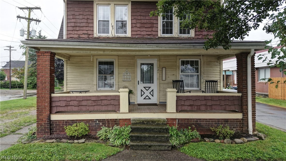 121 2nd Street SE