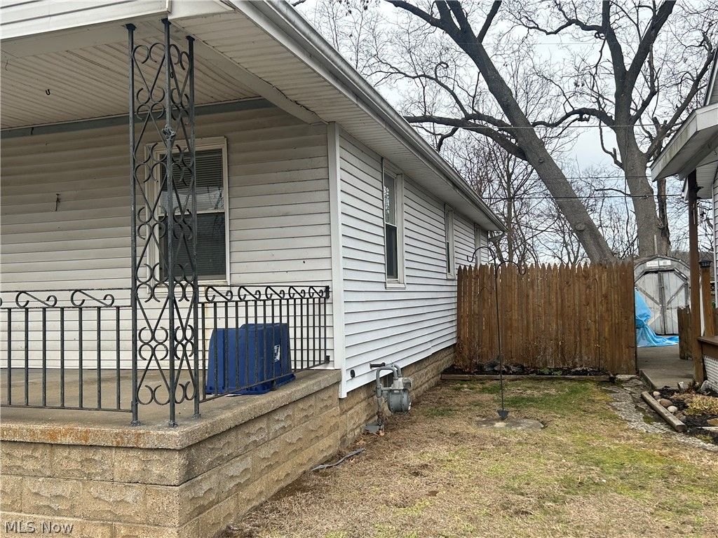 Photo of 828 Grandview Avenue, Coshocton, OH 43812 (MLS # 5187522)