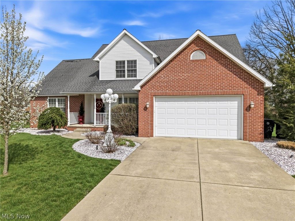 Photo of 297 Country Club Drive SE, Warren, OH 44484 (MLS # 5189910)