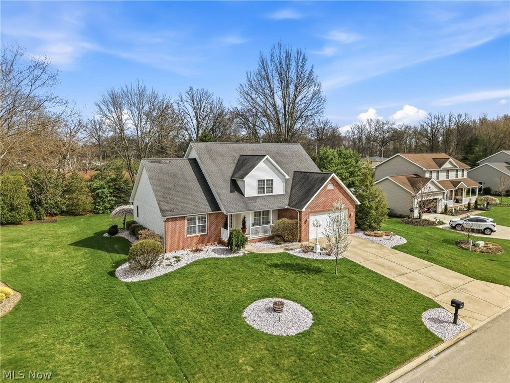 Photo of 297 Country Club Drive SE, Warren, OH 44484 (MLS # 5189910)