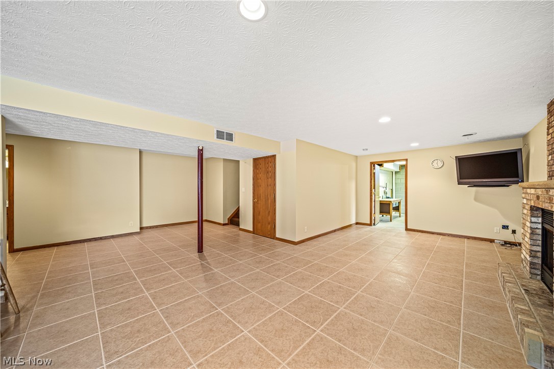 Crest & Vly 03 - Residential