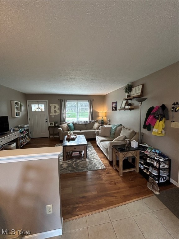 1706 Hearthside Drive, Salem, Ohio image 3