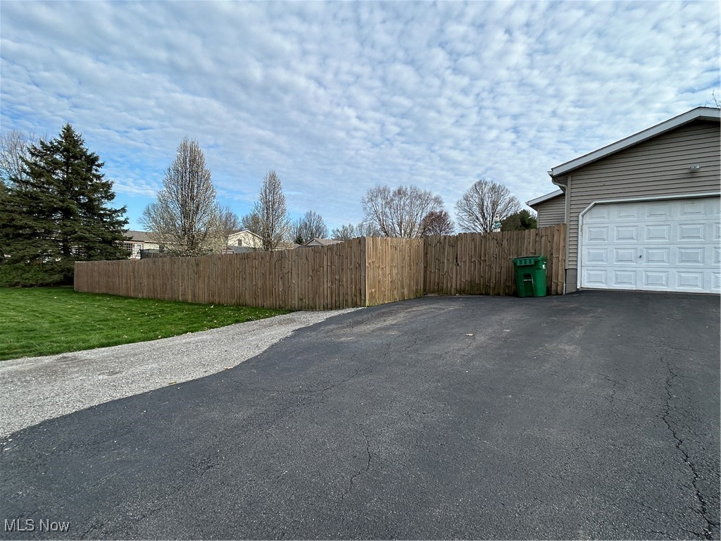 1706 Hearthside Drive, Salem, Ohio image 24