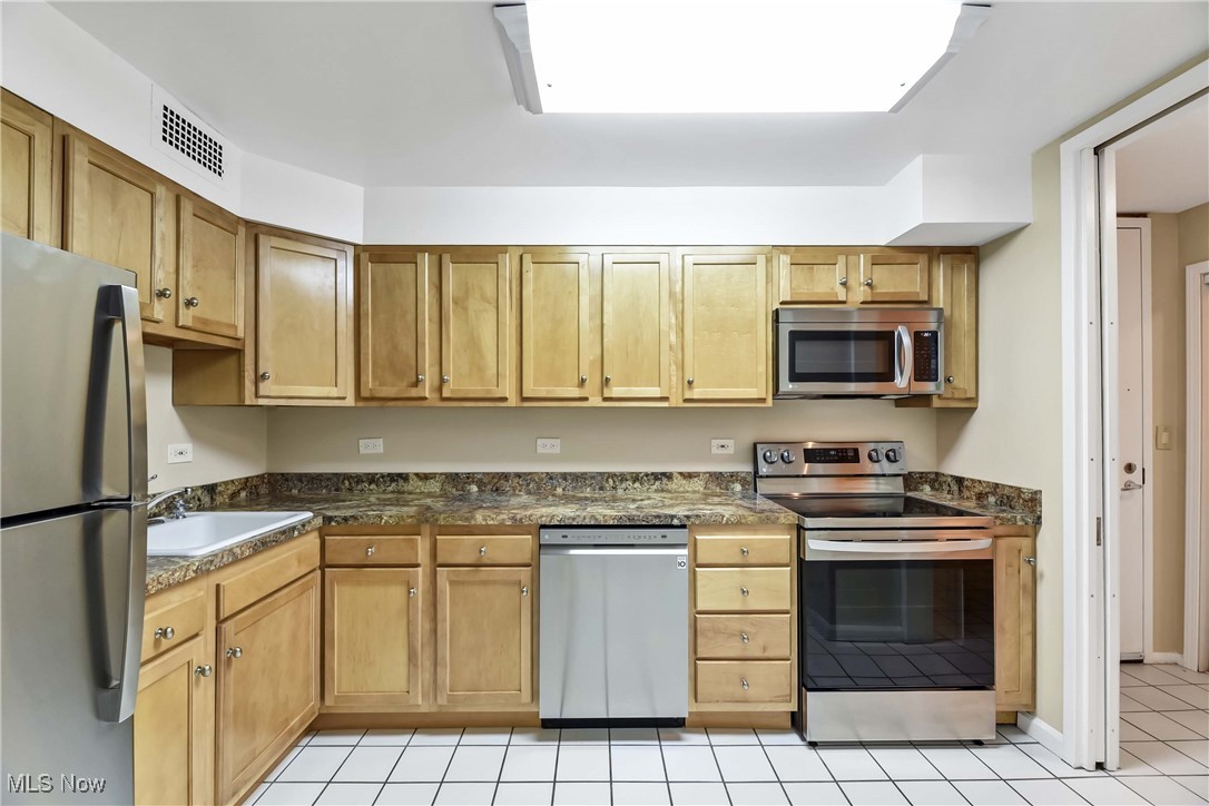 12700 Lake Avenue #704, Lakewood, Ohio image 6