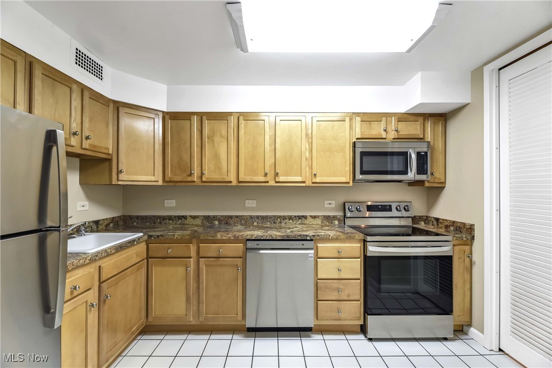12700 Lake Avenue #704, Lakewood, Ohio image 5
