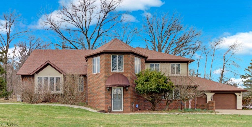 Photo of 34 Iroquois Trail, Malvern, OH 44644 (MLS # 5193439)