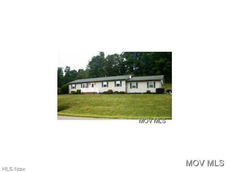 Very Nice Ranch situated on 1 acre of ground.  Oak cabinets and tile floors in the kitchen Hardwood in the dining room, neutral interior, 4th bedroom was converted to a large laundry room on the first floor. Master has a full bath. #5130  Elem: Barlow-Vincent Elementary Scho  Elem/Bus: Y  JrHigh: Barlow Vincent  JrHigh/Bus: Y  High: Warren High School  High/Bus: Y  Fire: VOL  Police: SHF  ;SQFT=Fin L1:1512, Fin Above:1512, Fin Total:1512, Unfin Bsmt:1512, Unfin Above:1512;GAR= 2 Car Att