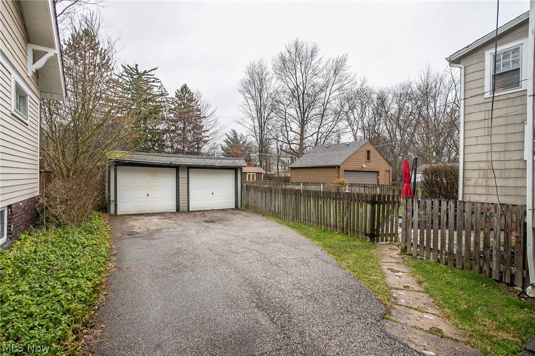 Shaker Lakes - Residential