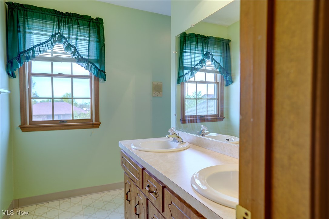 3321 St. Andrews Drive, Parma, Ohio image 31