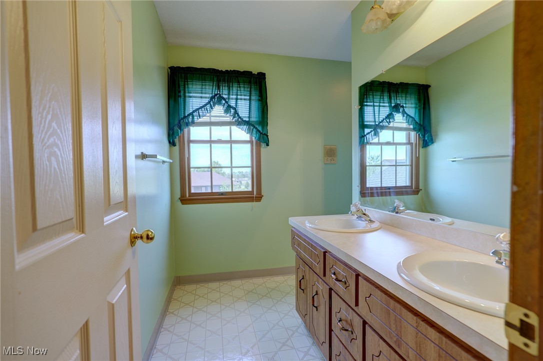 3321 St. Andrews Drive, Parma, Ohio image 32