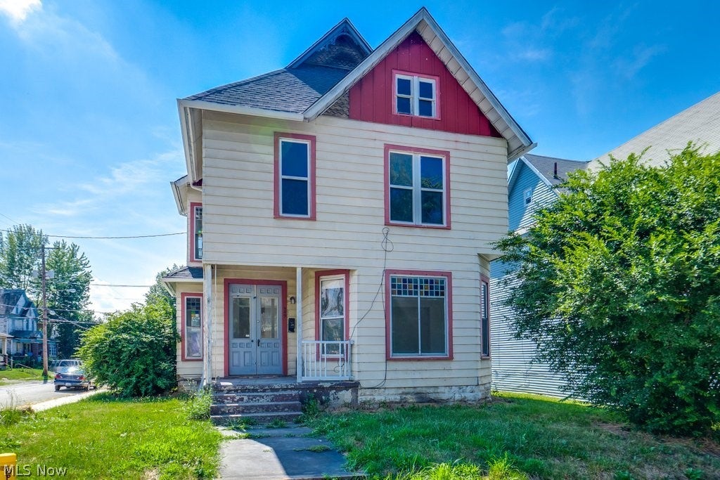 Photo of 949 S Arch Avenue, Alliance, OH 44601 (MLS # 5226406)
