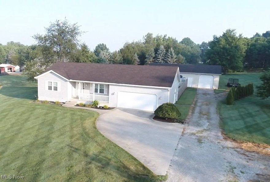 Nice Ranch on 5acres, Smithville Country, built in 2003. Features a 48x30 Pole Building with 2 overhead doors. Small barn wirh lean to makes ideal property for 4-H project of hobby farm. Beautifull landscaped yard. Some fenced, some woods.