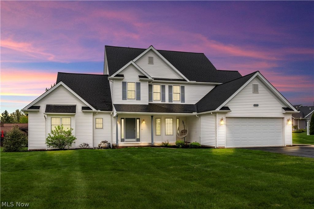 Photo of 30 Pine Villa Trail #5, Aurora, OH 44202 (MLS # 5204207)