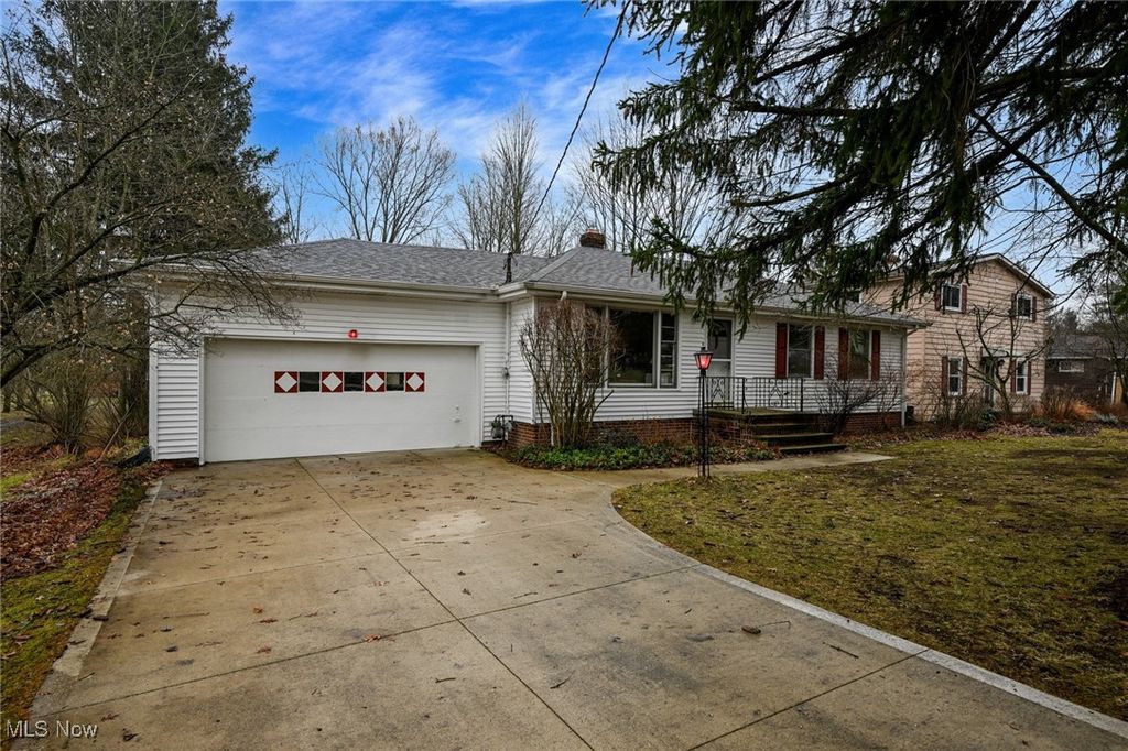 Photo of 9051 Abbey Road, North Royalton, OH 44133 (MLS # 5180992)