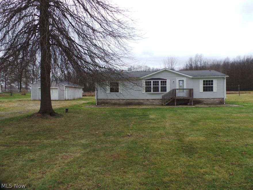 Modular home with 3 bedrooms, 2 baths, cathedral ceilings, formal dining. 1296 sq. ft. with SPACIOUS ROOMS. Close to SR 5 between Ravenna and Newton Falls. Country setting.  Property is sold AS IS.