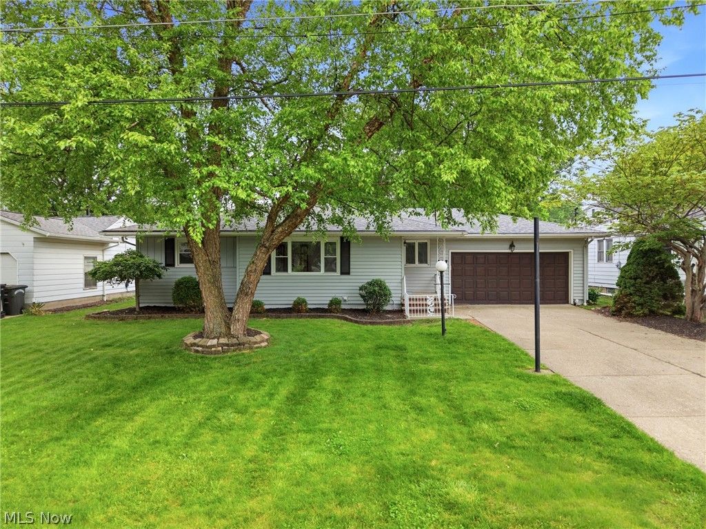 Photo of 537 Randall Road, Elyria, OH 44035 (MLS # 5211359)