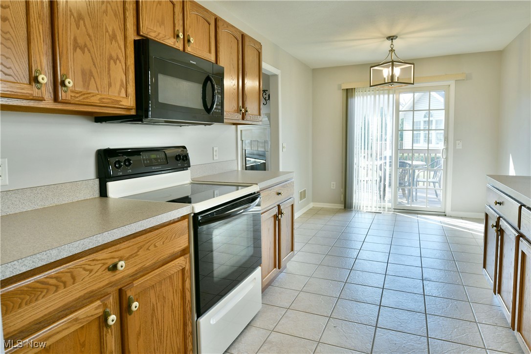 107 Royal Troon Drive, Warren, Ohio image 2