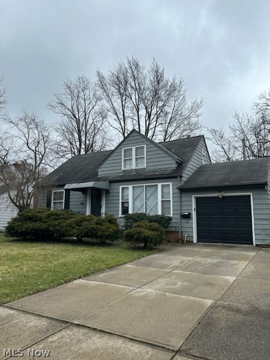 3 bed/1.5 bath, nice location. Needs cosmetics but potential to make this your own. Covered rear porch/patio, private yard. Make this yours today!