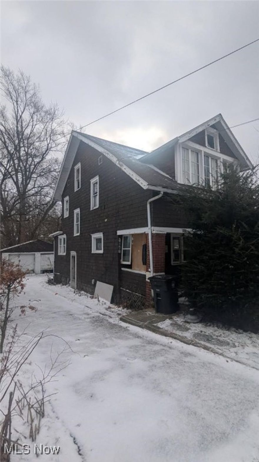 Fixer upper. Ready for someone to bring this home back to life. Needs TLC. Great investment opportunity.