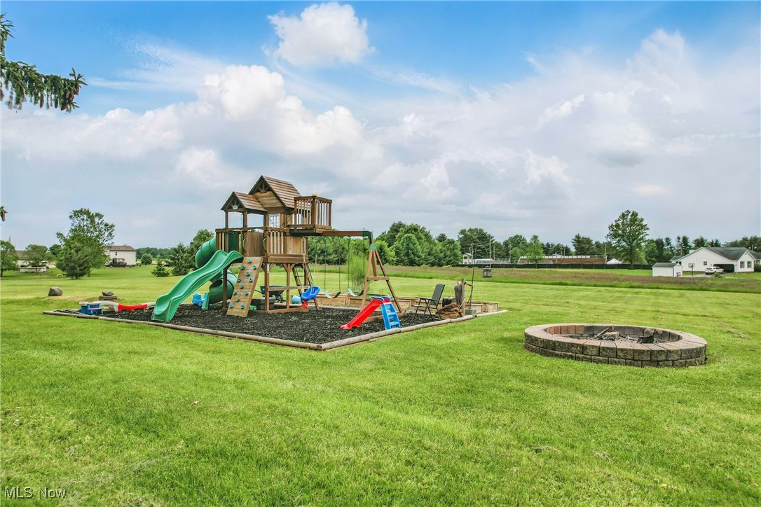 10626 Oakview Drive, Beloit, Ohio image 7