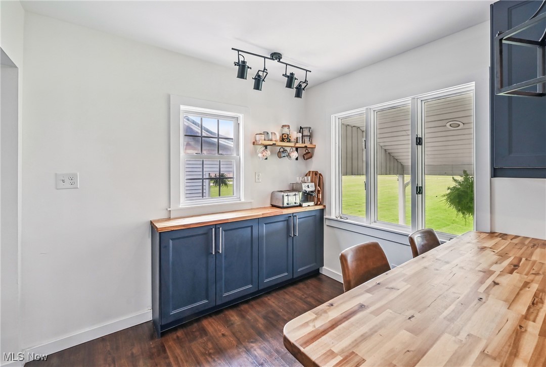 10626 Oakview Drive, Beloit, Ohio image 17