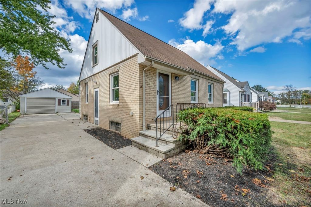 Photo of 334 Hawthorne St St, Elyria, OH 44035 (MLS # 5164264)
