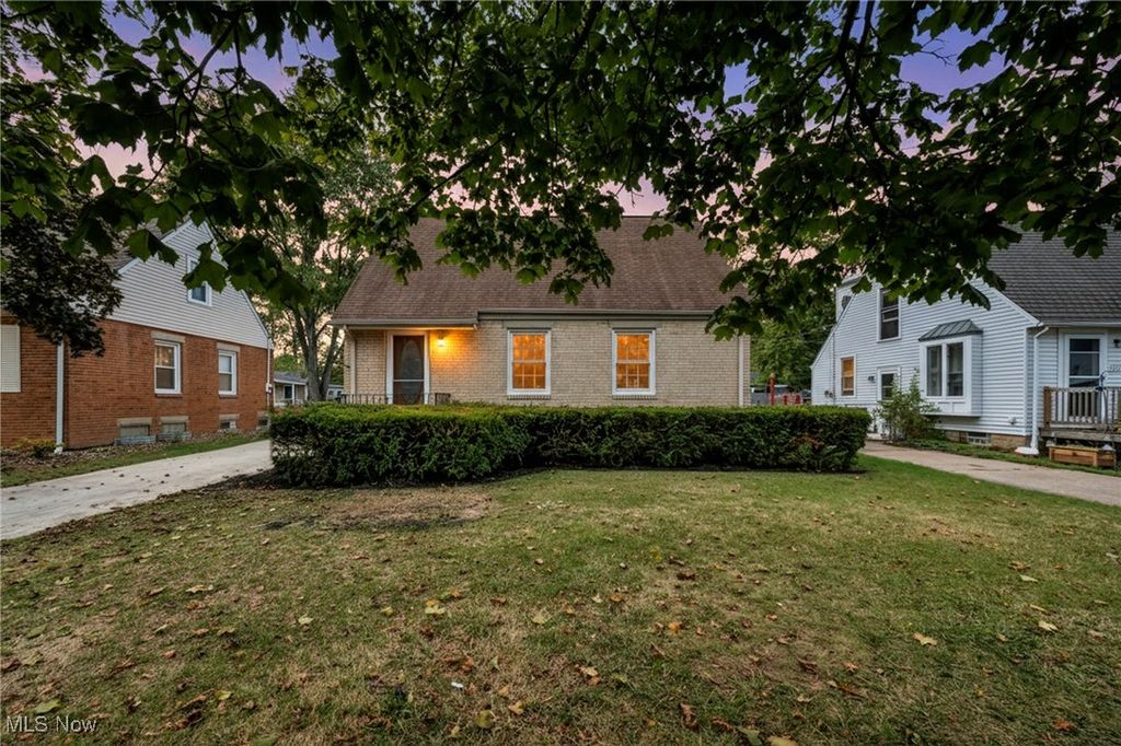 Photo of 334 Hawthorne St St, Elyria, OH 44035 (MLS # 5164264)