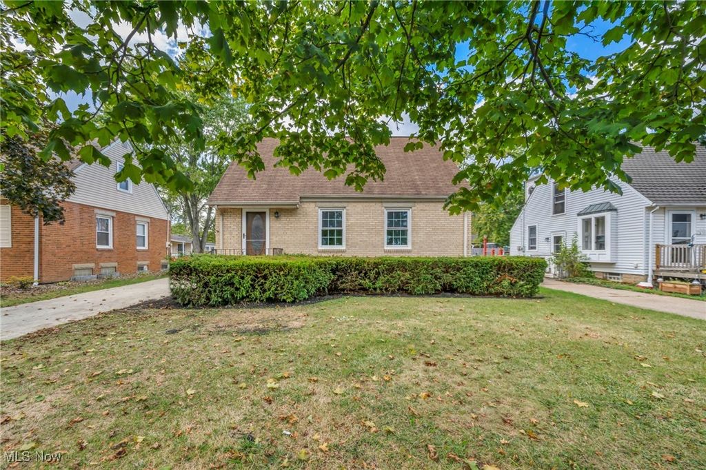 Photo of 334 Hawthorne St St, Elyria, OH 44035 (MLS # 5164264)