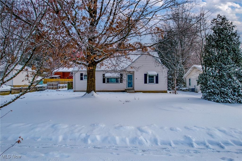 Photo of 555 Highland Avenue, Wadsworth, OH 44281 (MLS # 5177307)