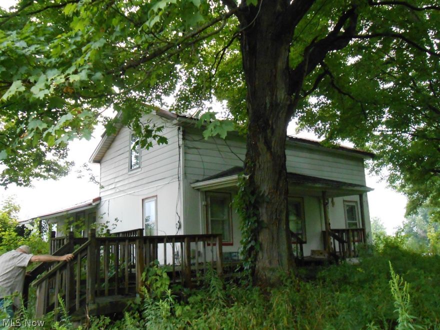 This could be a diamond in the ruff.   Handyman special on 1.93 acres with detached 2 car garage.   Located on quite country road.   Mineral rights are leased and do not transfer at this time.