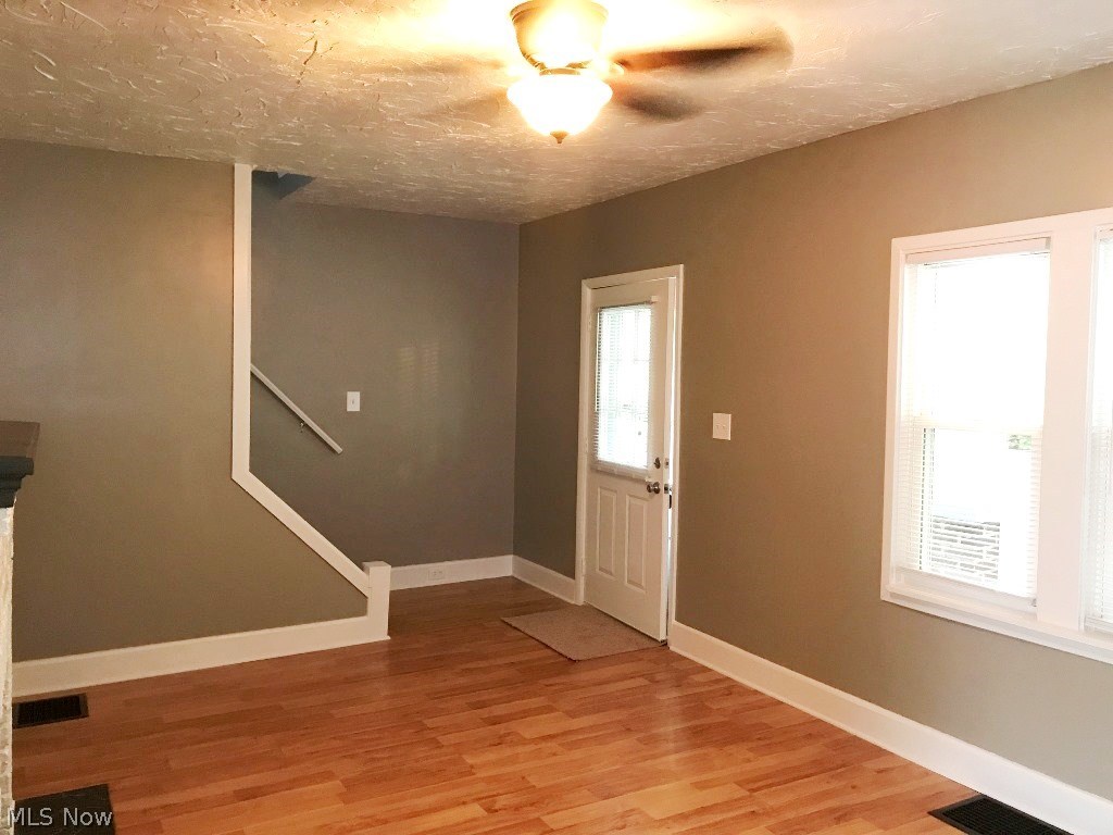 Conger Helper Realty Cos Hall - Residential