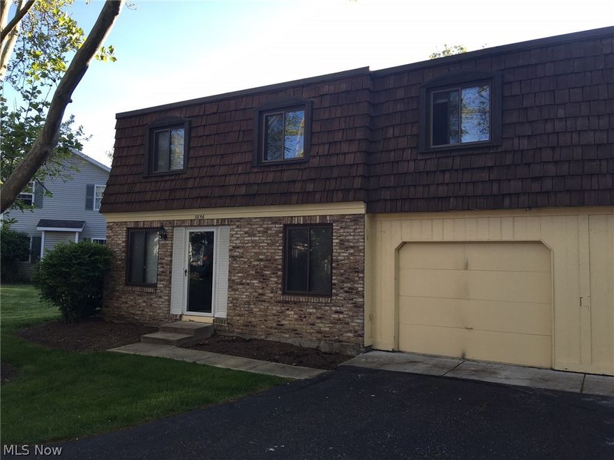 Three Bedroom, End Unit Condo In the Beautiful Lake Community Of Aurora Shores! A Short Walk To the Beach, Marina, Pool, Playground, Tennis Courts and
Volleyball Courts. Updated Kitchen Includes New Cabinets and Counter Tops (2015). New Hot Water Tank (2014). Large Master Bedroom With Plenty Of Closet/Storage Space. Central Air and Attached Garage. Don't Miss Out On Your New Home, Or A Summer Get-A-Way To Enjoy This Gorgeous Lake Community!