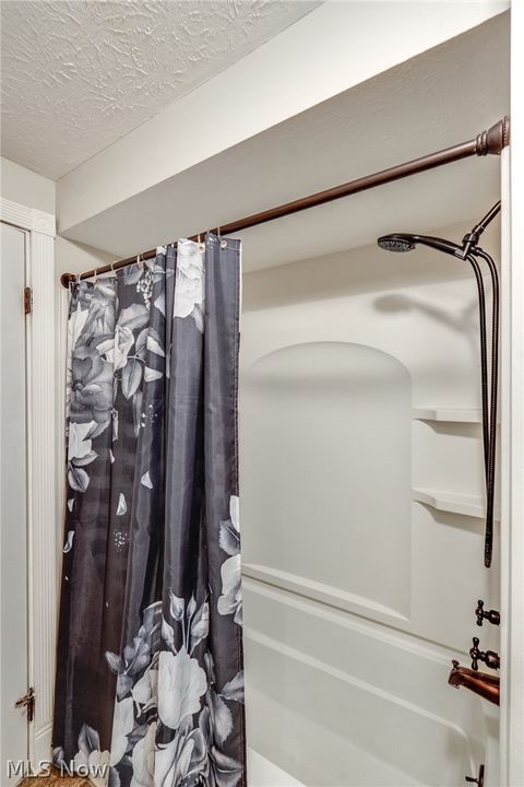 Tiny photo for 5651 Grafton Road, Valley City, OH 44280 (MLS # 5188180)