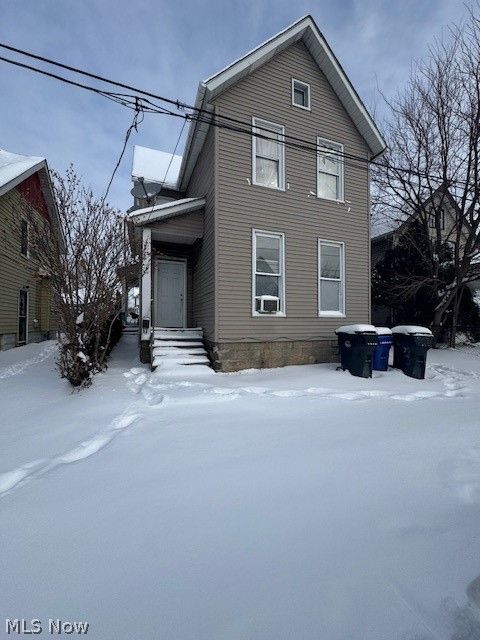 9818 Gambier Avenue Cleveland OH 44102