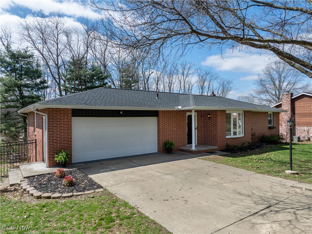 430 Springbrook Drive, New Philadelphia, Ohio image 2