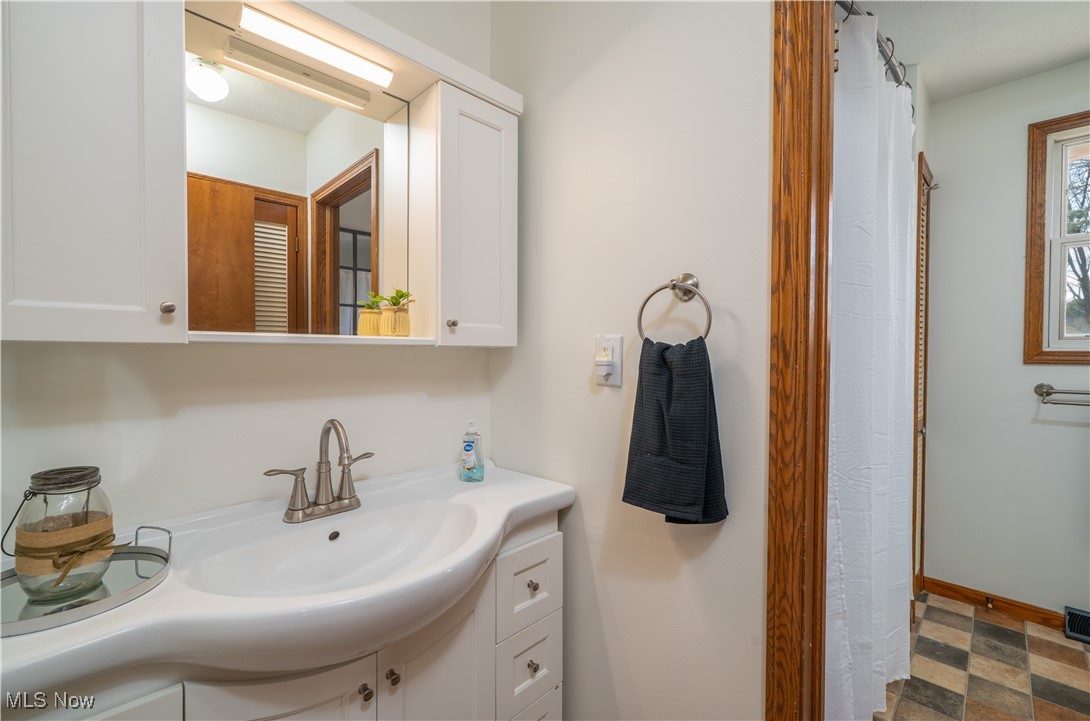 430 Springbrook Drive, New Philadelphia, Ohio image 25
