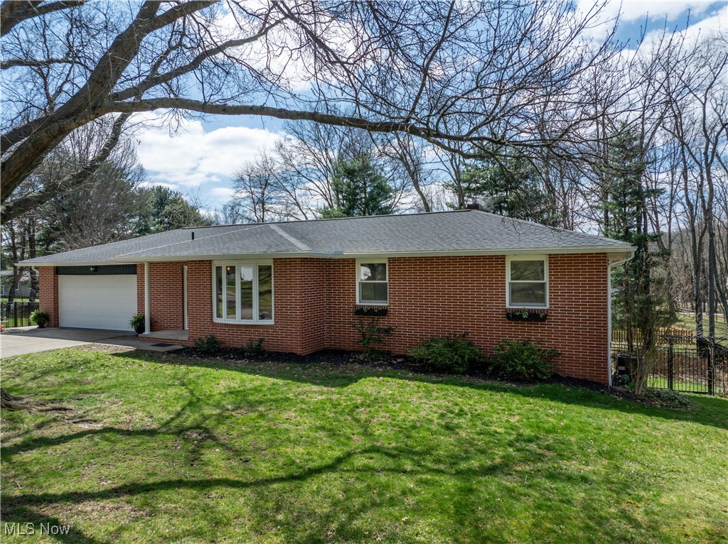 430 Springbrook Drive, New Philadelphia, Ohio image 3