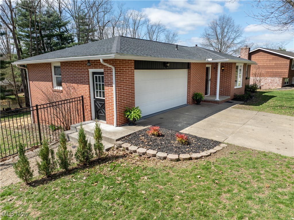 430 Springbrook Drive, New Philadelphia, Ohio image 4