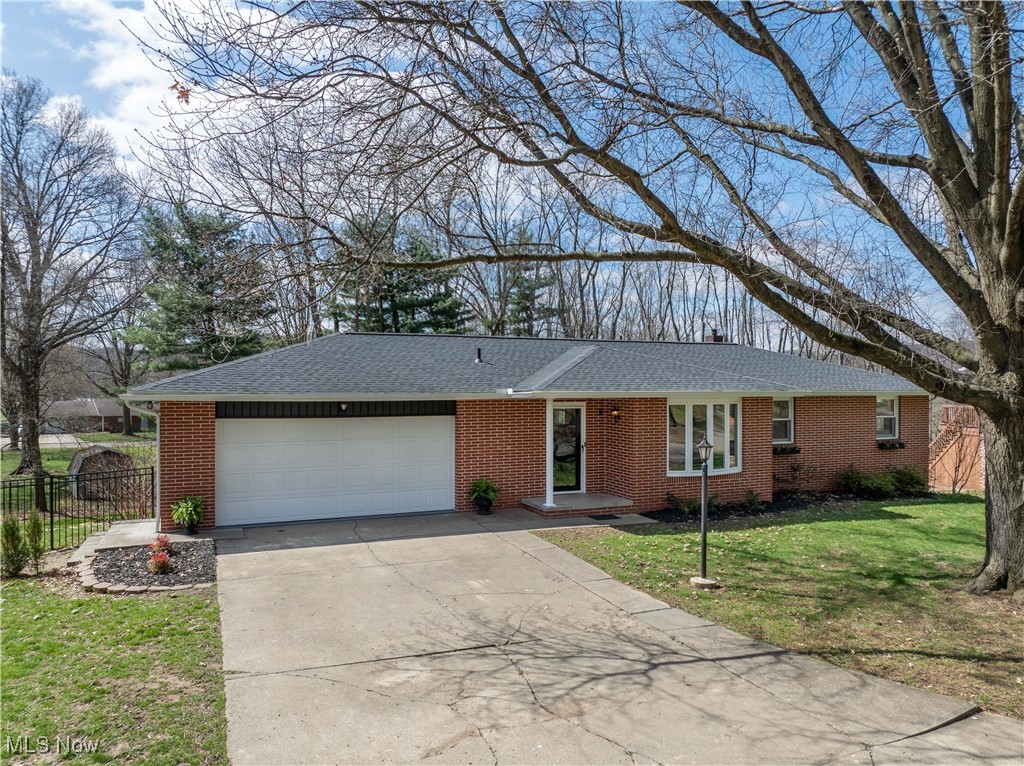 430 Springbrook Drive, New Philadelphia, Ohio image 1