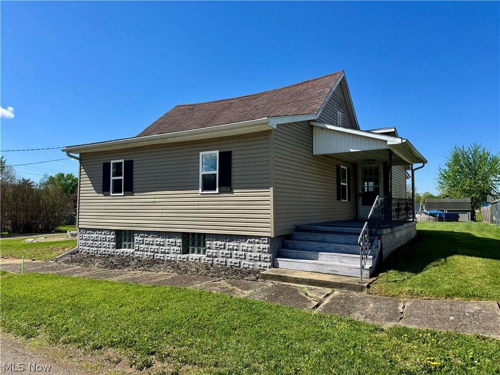 Photo of 308 N Chestnut Street N, Gnadenhutten, OH 44629 (MLS # 5202105)