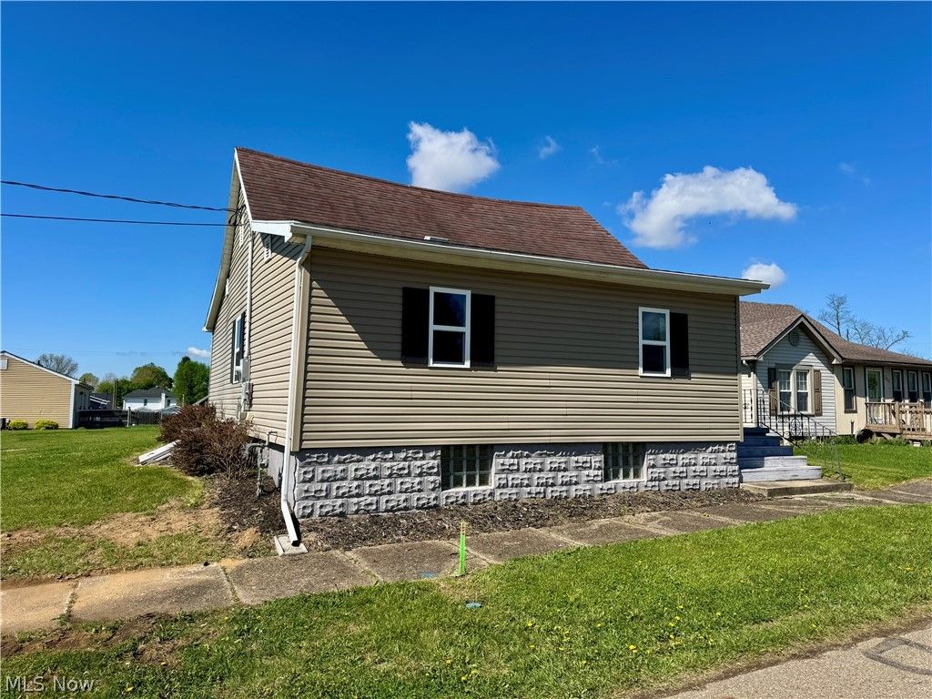Photo of 308 N Chestnut Street N, Gnadenhutten, OH 44629 (MLS # 5202105)