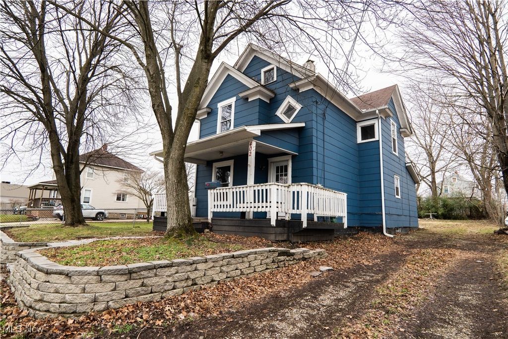 Photo of 402 Hall Avenue, Barberton, OH 44203 (MLS # 5180689)