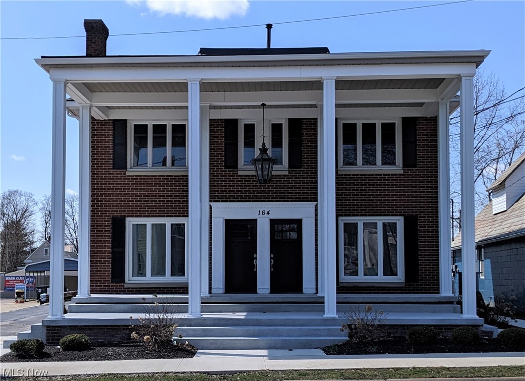Large first-floor open office space with kitchenette and public restroom, plus one private office with private entrance and restroom. Fully remodeled less than 5 years ago. Great space for professional office in the heart of Wadsworth's downtown historical area.