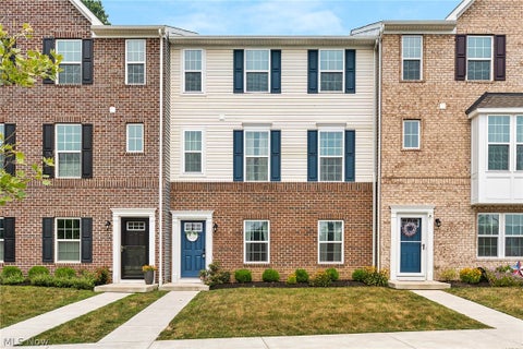 Townhouse For Rent - 1670 N Eckert Lane<br/> Summit County, Akron, OH 44313