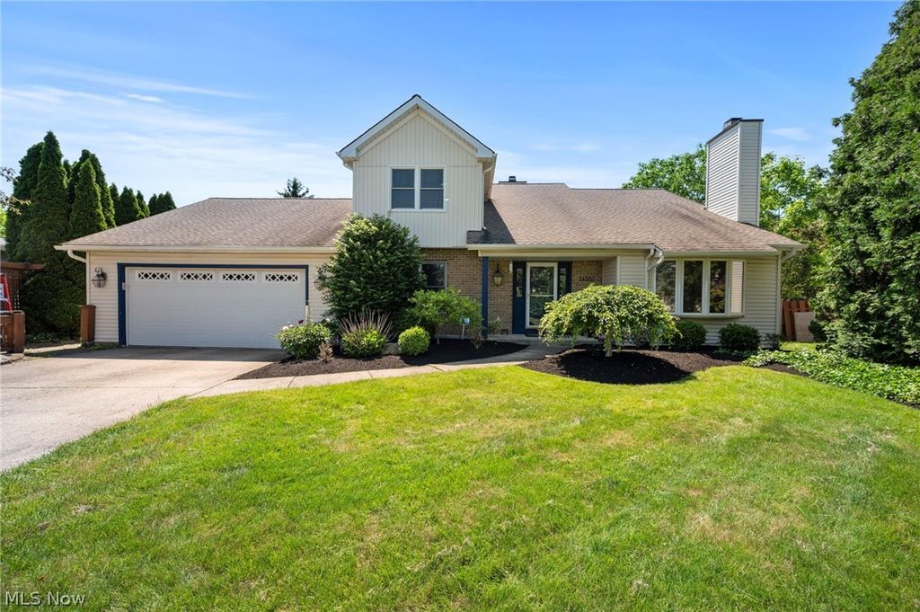 Photo of 14367 Crown Point Parkway, Strongsville, OH 44136 (MLS # 5212614)
